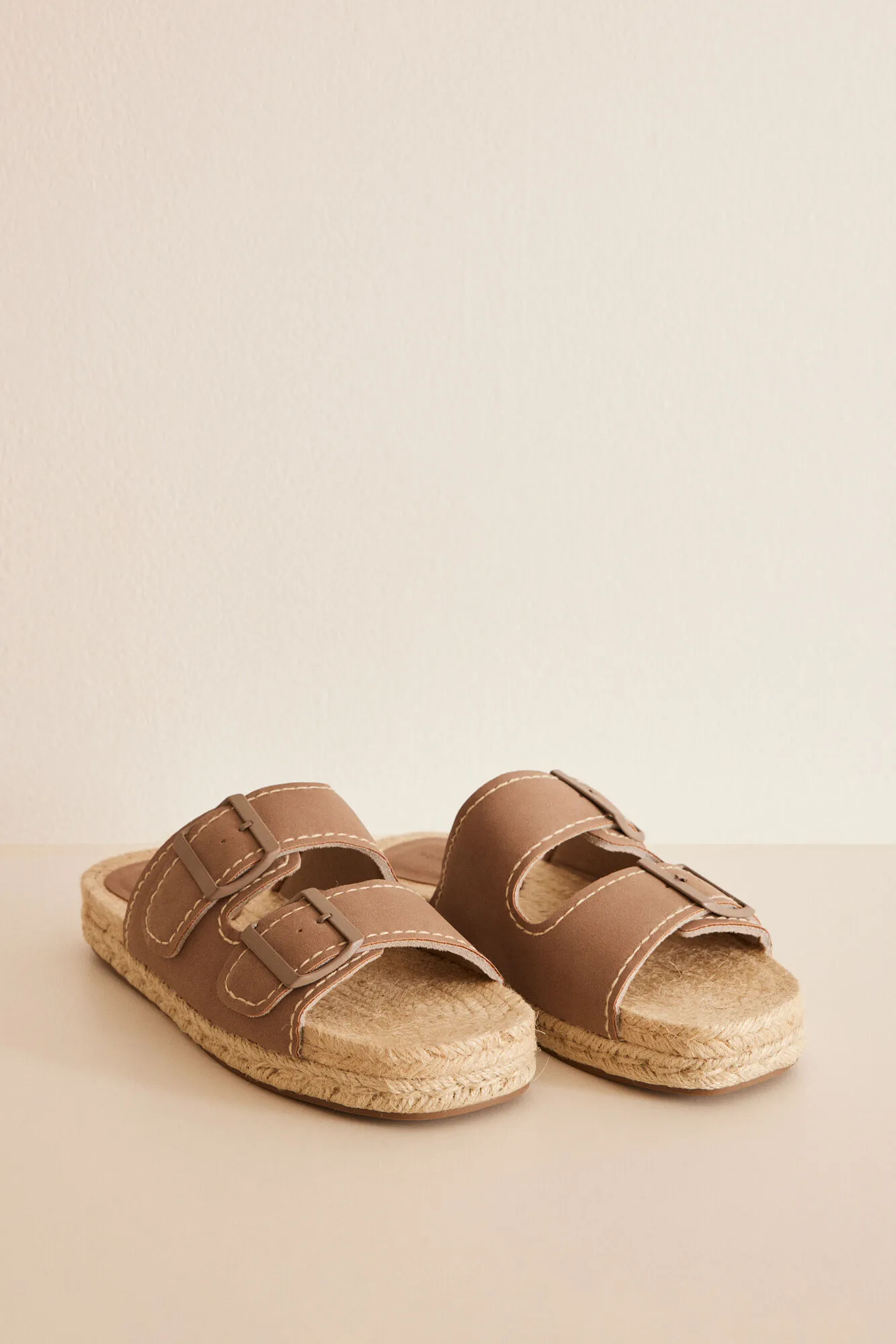 Sandalias yute beige hebillas