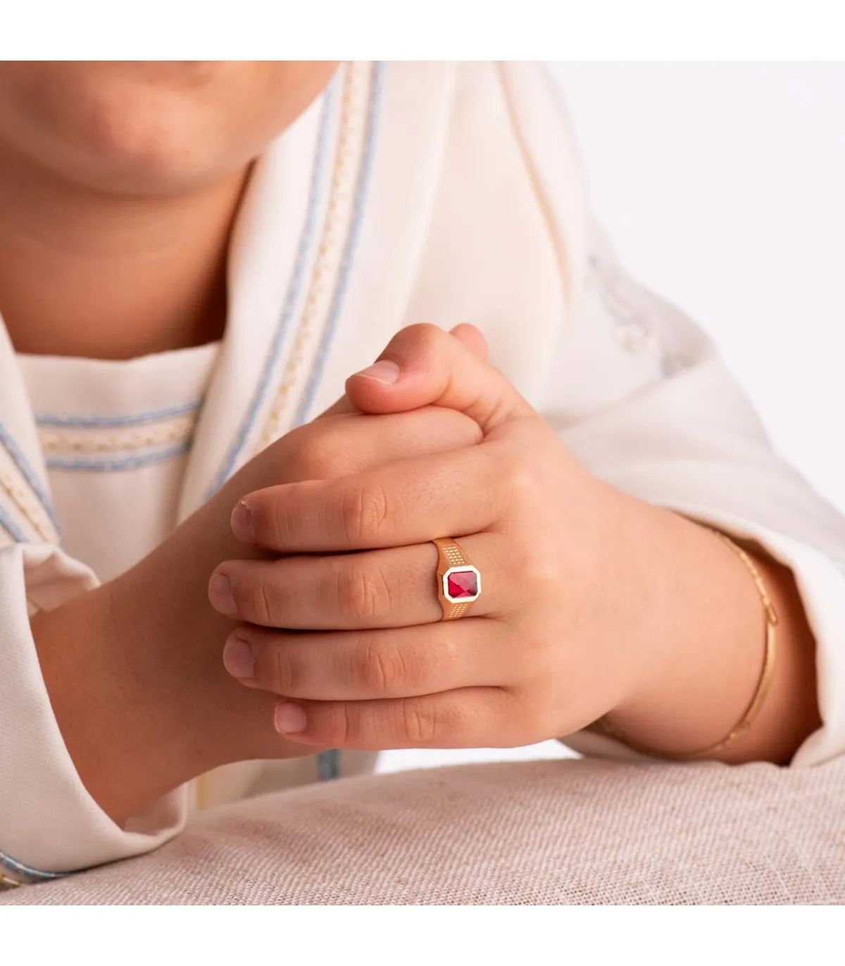 Sello cadete Liam Oro Amarillo 18K Piedra Roja