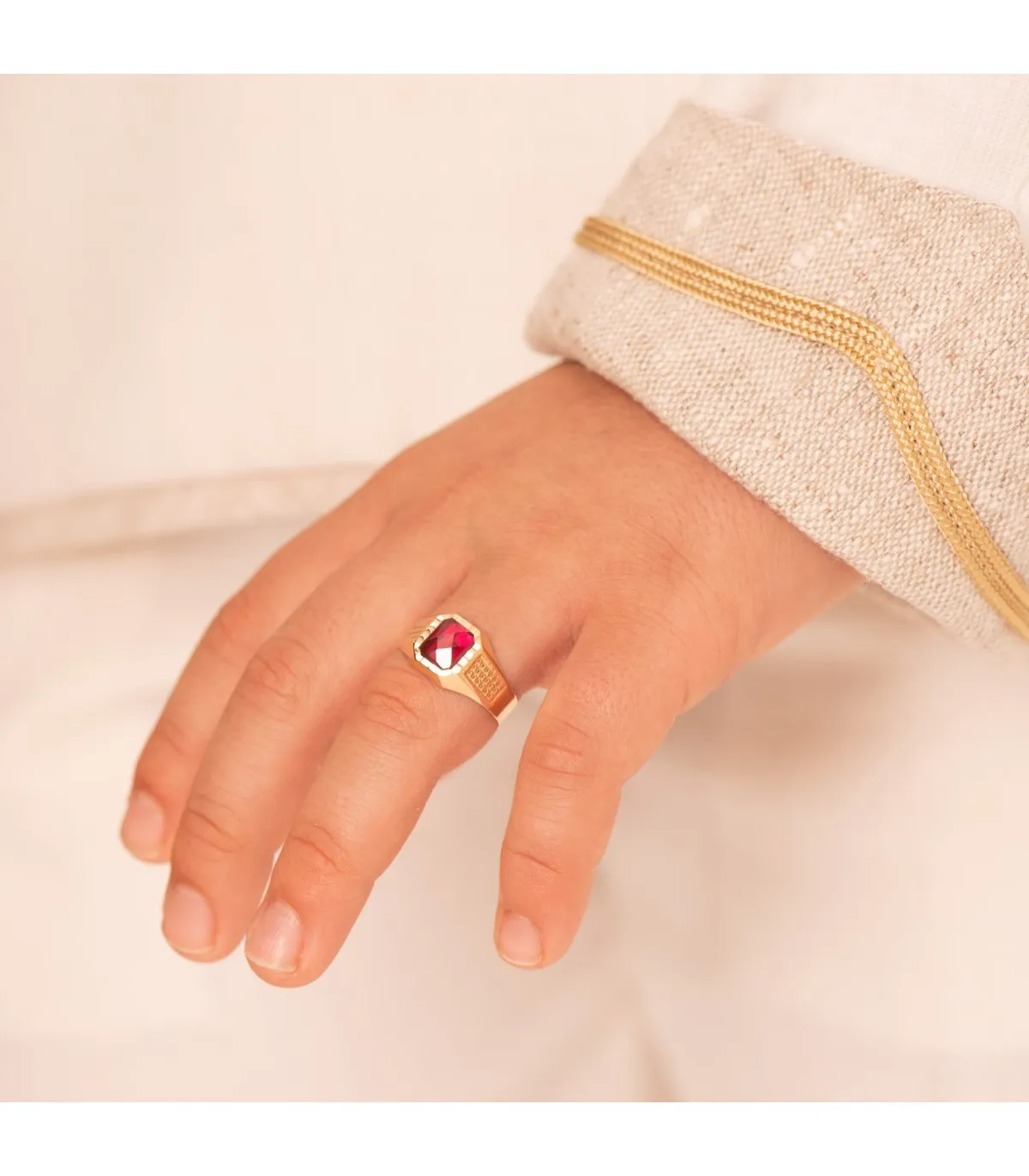 Sello cadete Liam Oro Amarillo 18K Piedra Roja