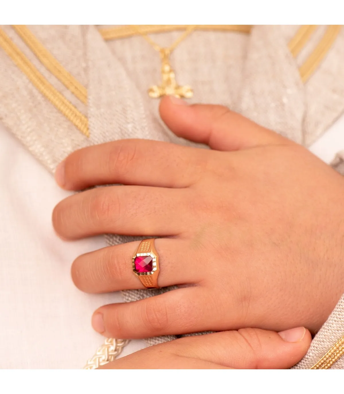 Sello cadete Liam Oro Amarillo 18K Piedra Roja
