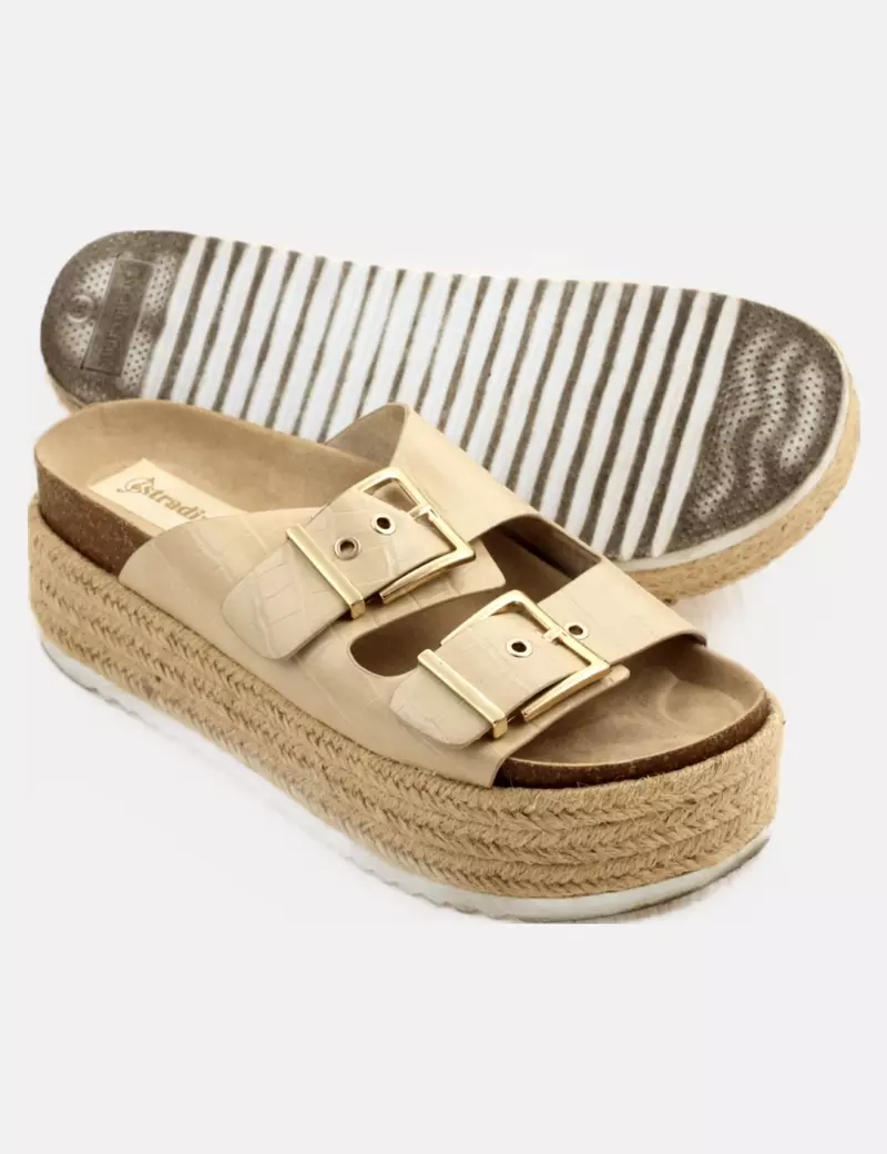 Stradivarius Sandalias beige plataforma