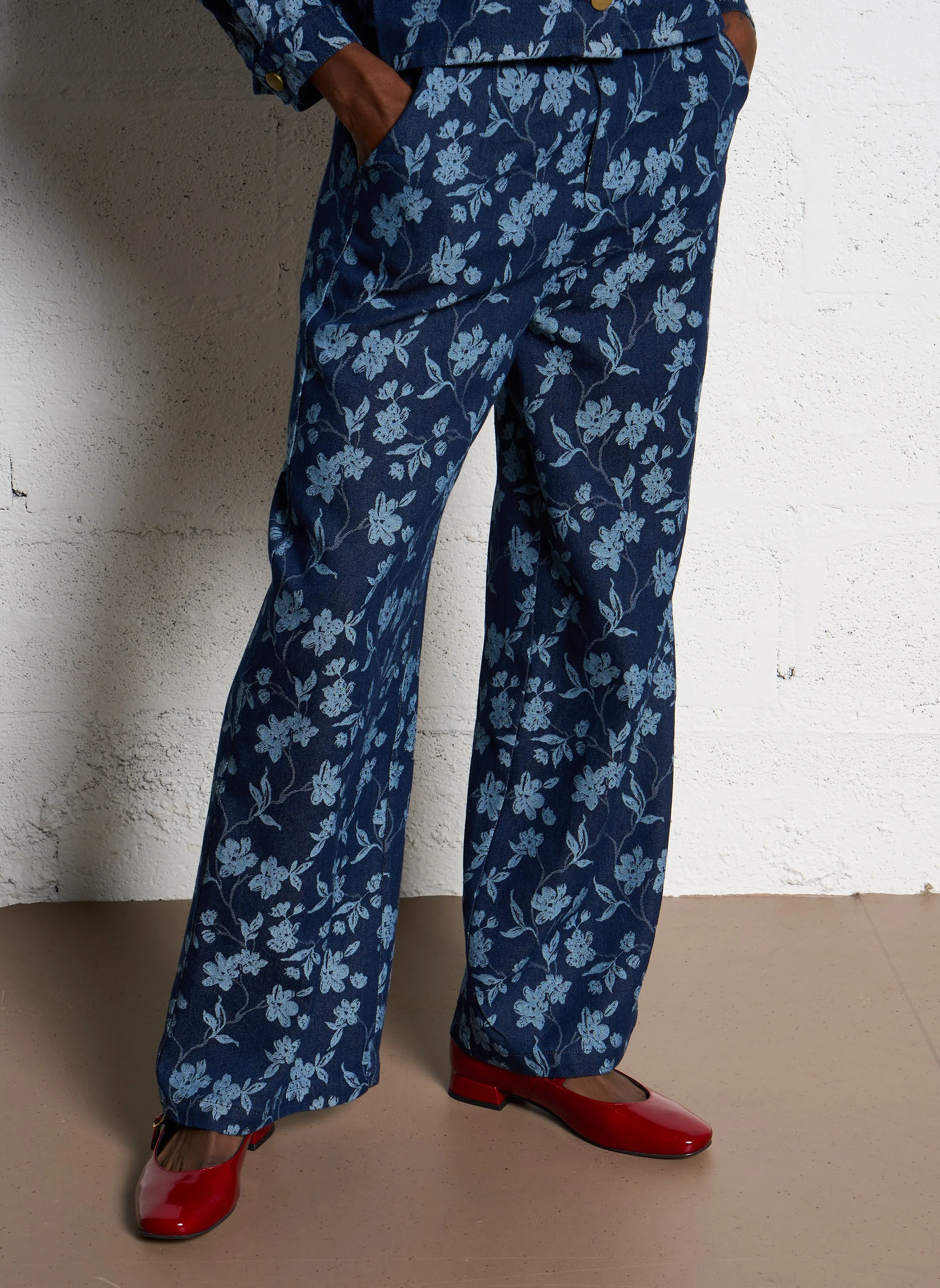 THE KORNER Pantalón amplio de algodón mezclado con estampado floral. en azul