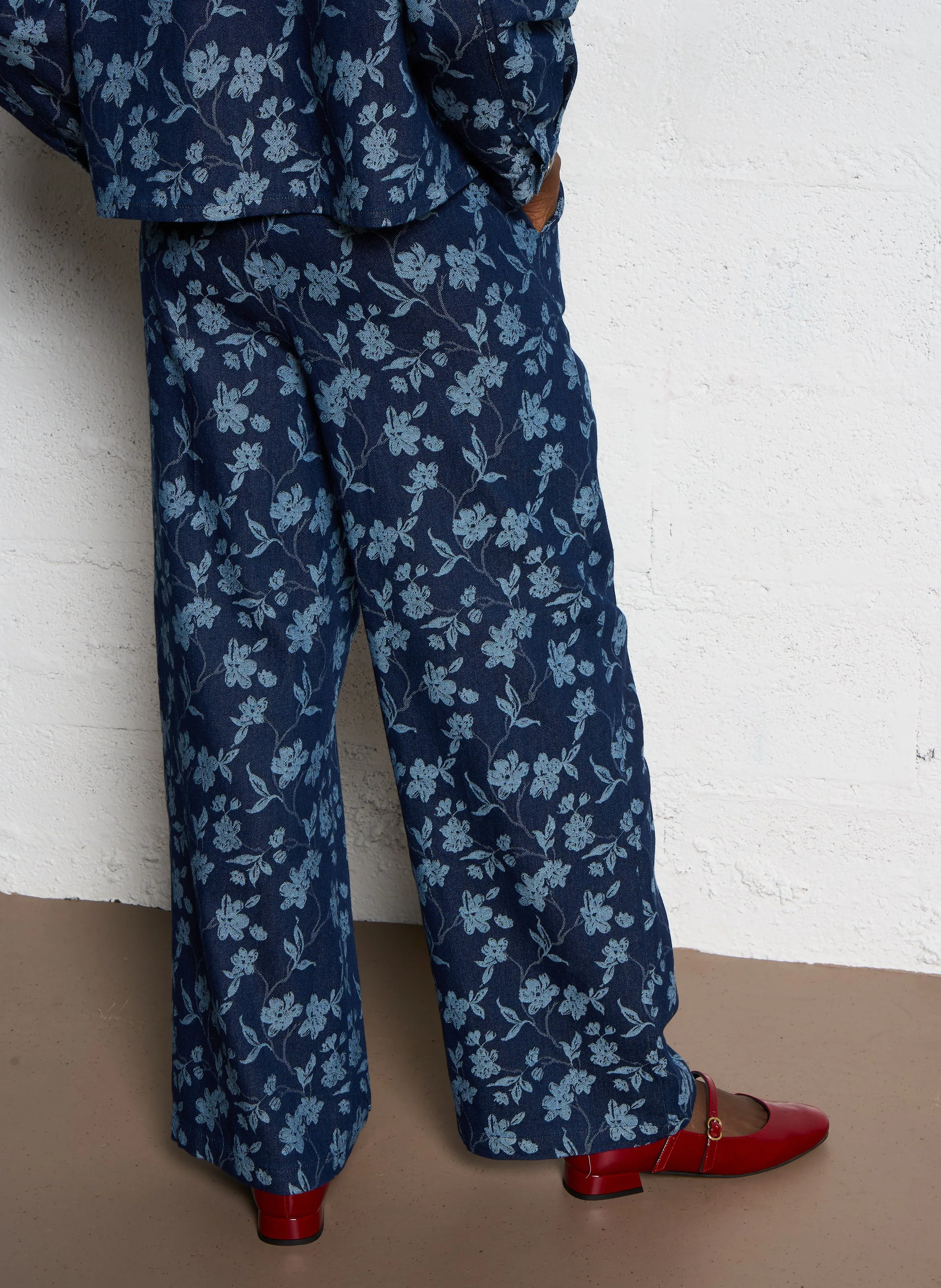 THE KORNER Pantalón amplio de algodón mezclado con estampado floral. en azul