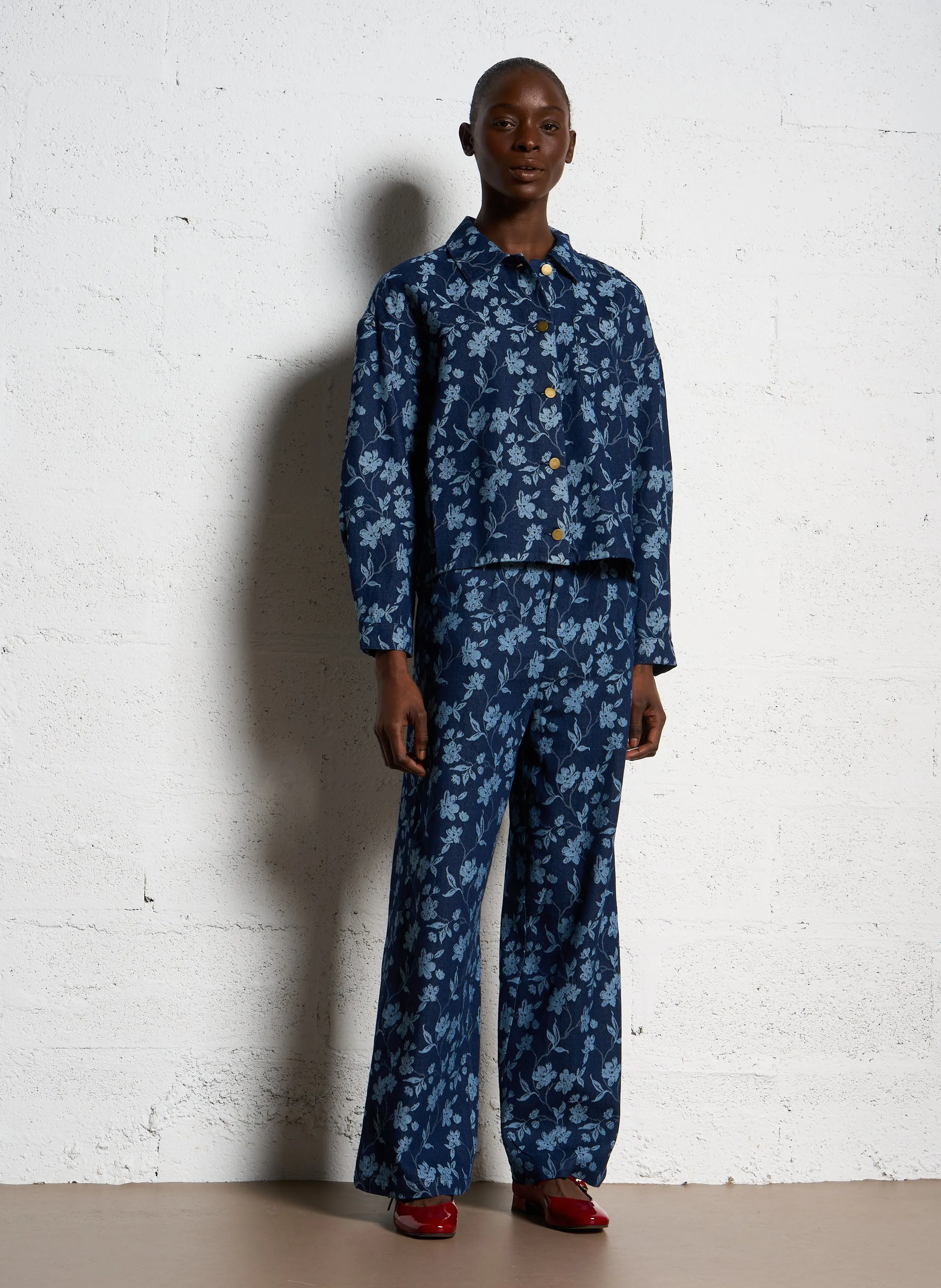 THE KORNER Pantalón amplio de algodón mezclado con estampado floral. en azul
