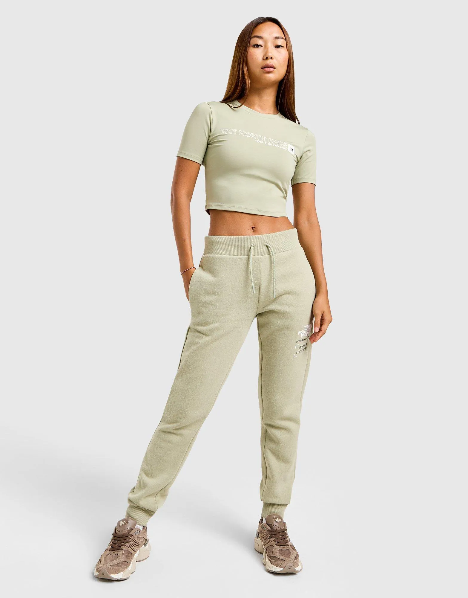 The North Face Camiseta Outline Logo Slim Crop