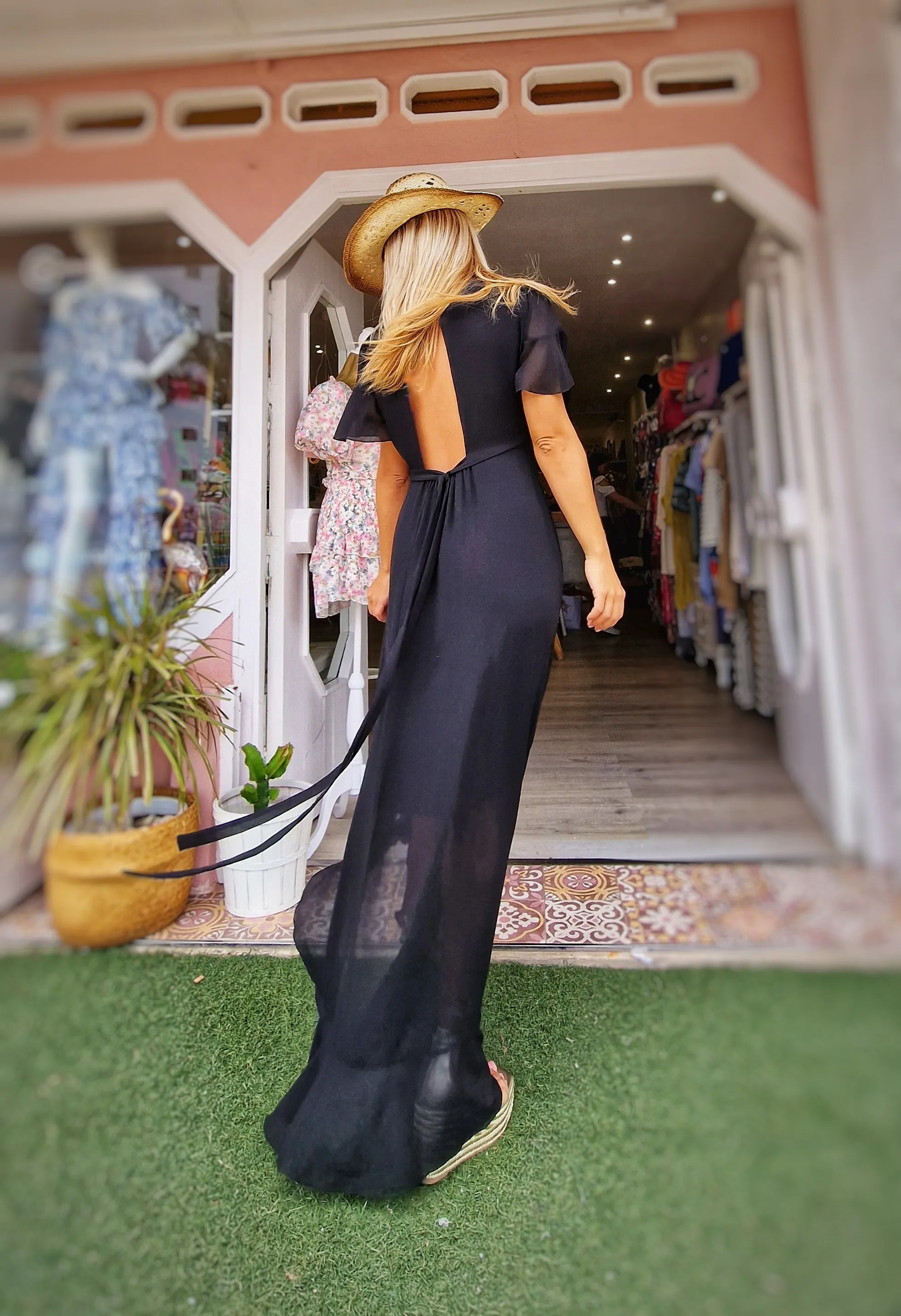Vestido largo negro volante