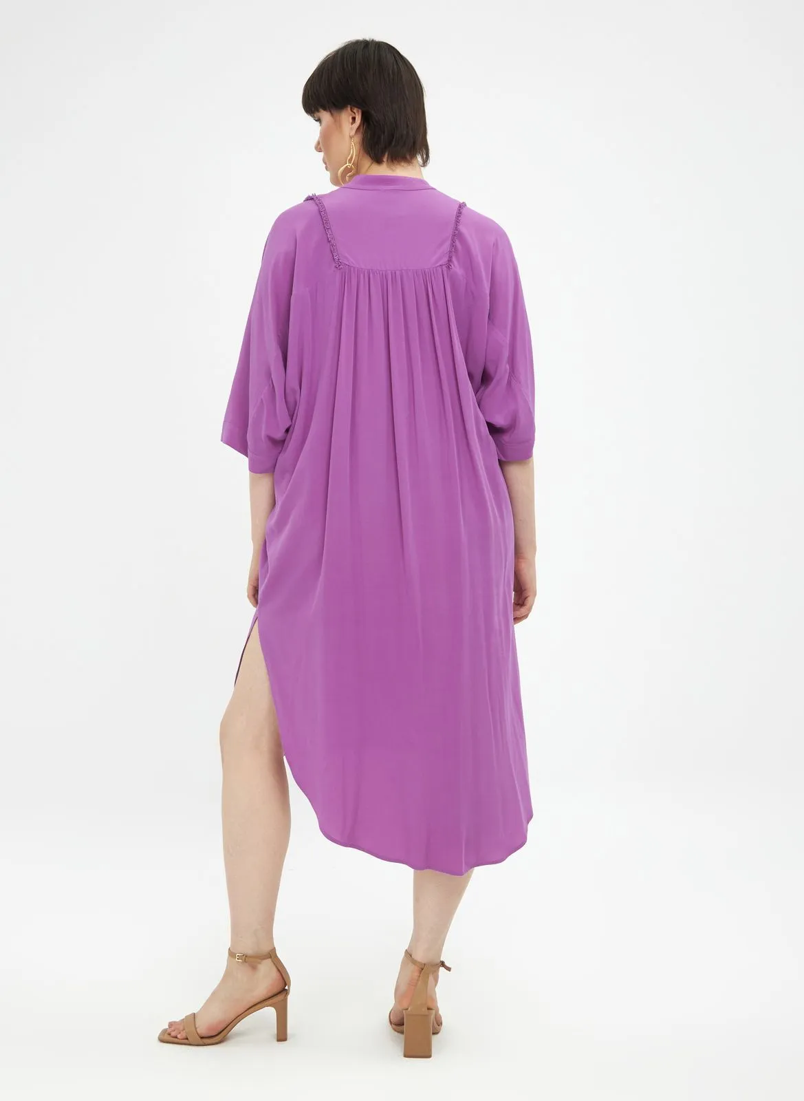 Vestido midi con cuello de pico asimétrico en violeta