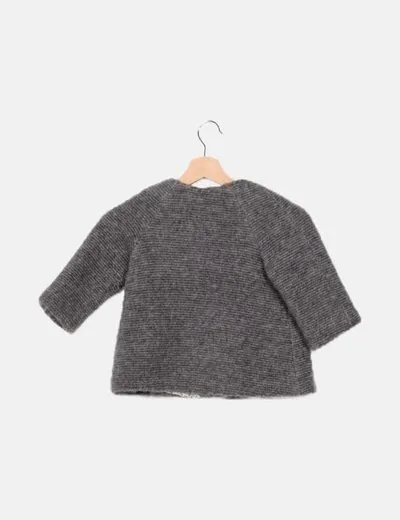 Zara Abrigo gris texturizado bolsillos
