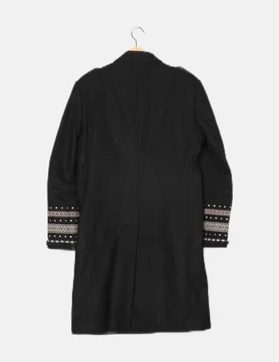 Zara Abrigo negro detalle étnico